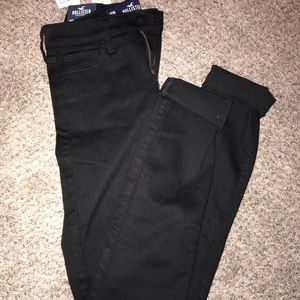 BLACK NEW HOLISTER JEANS